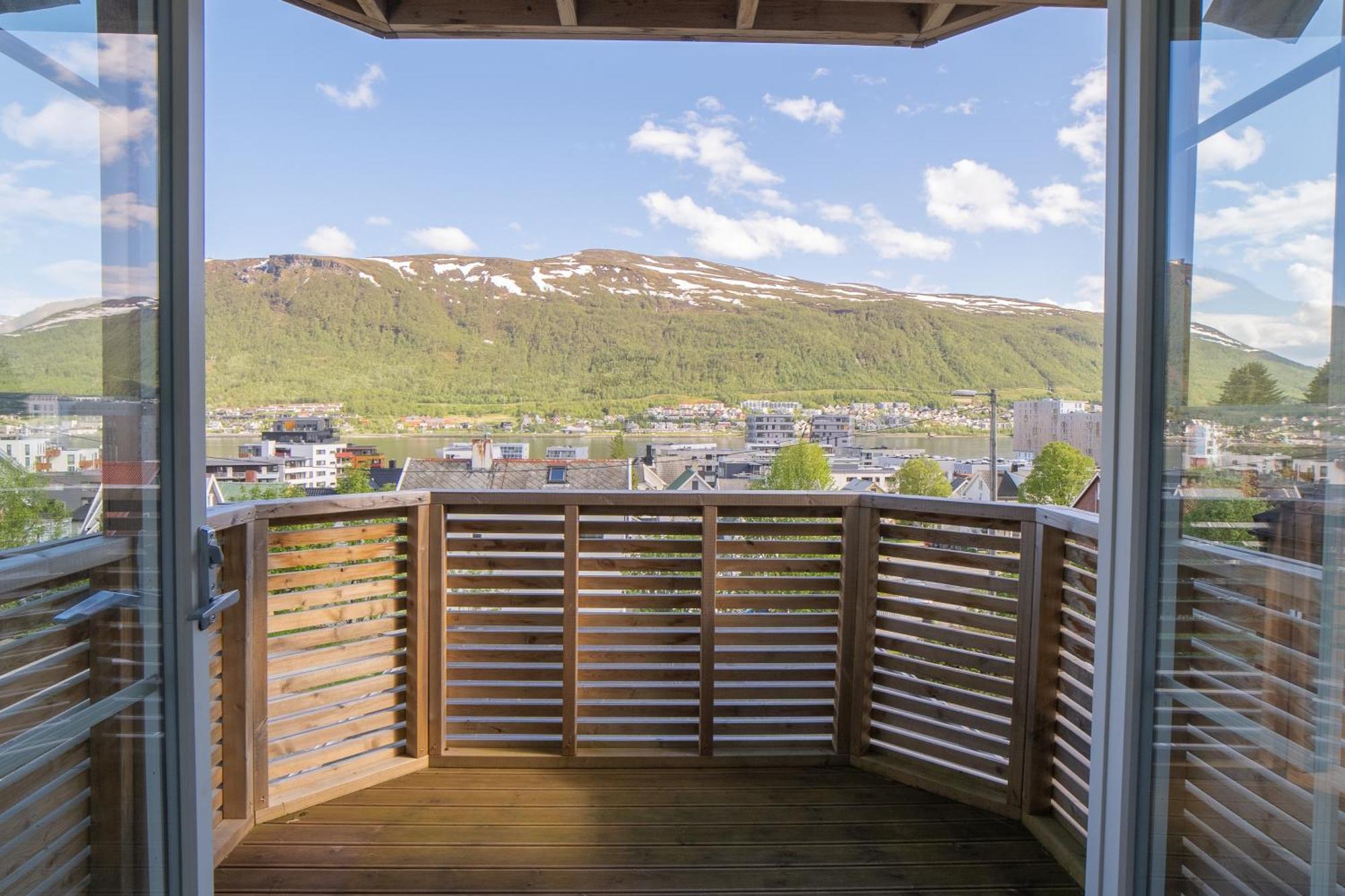 Apartment Modern House With Great View!
