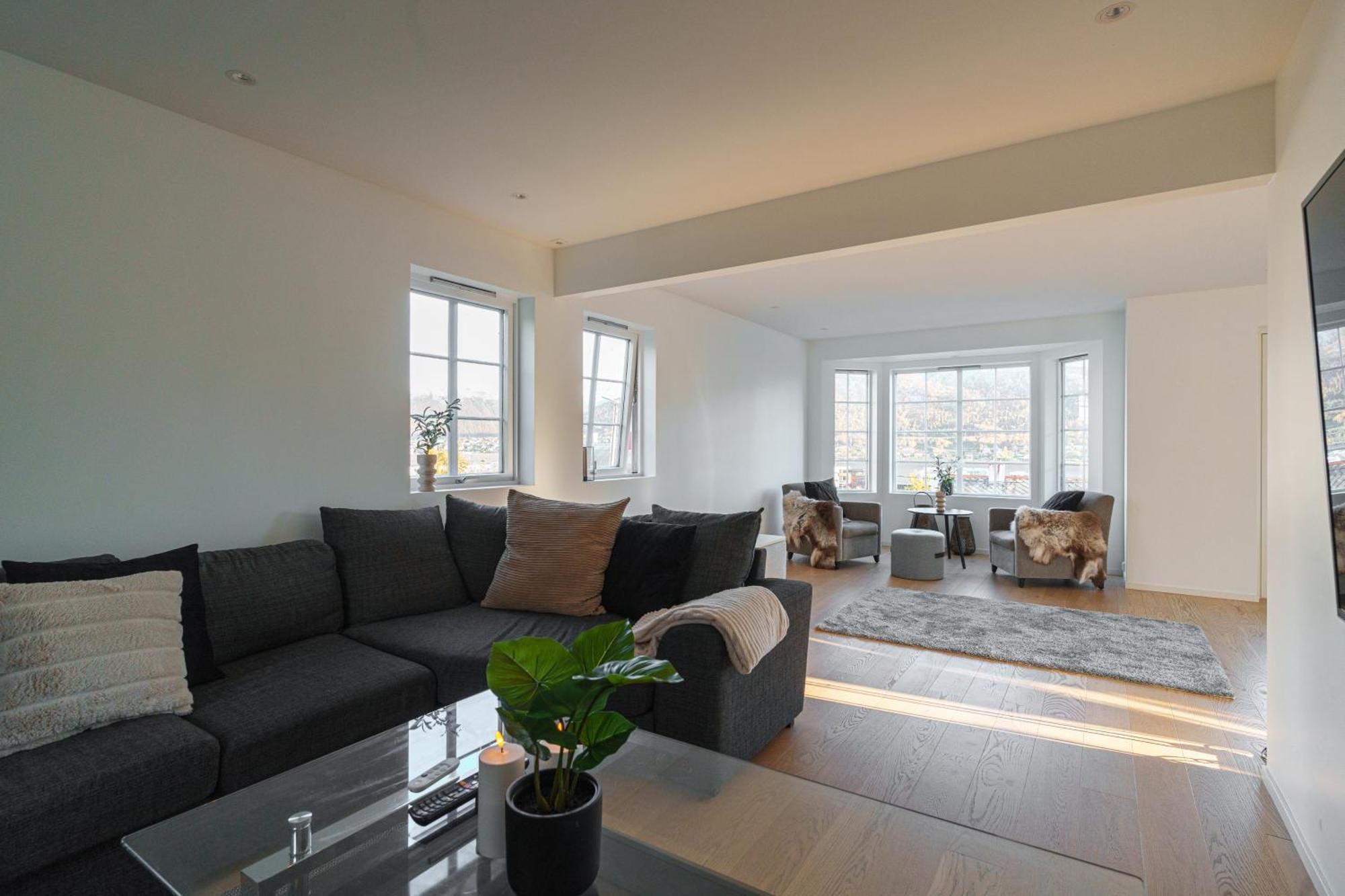 Apartment Modern House With Great View! *