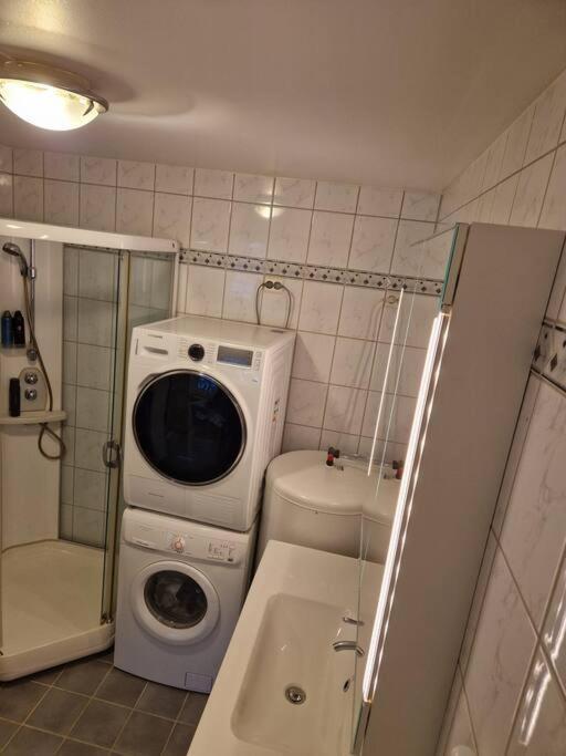 3 Bedroom - Free Parking Apartment
