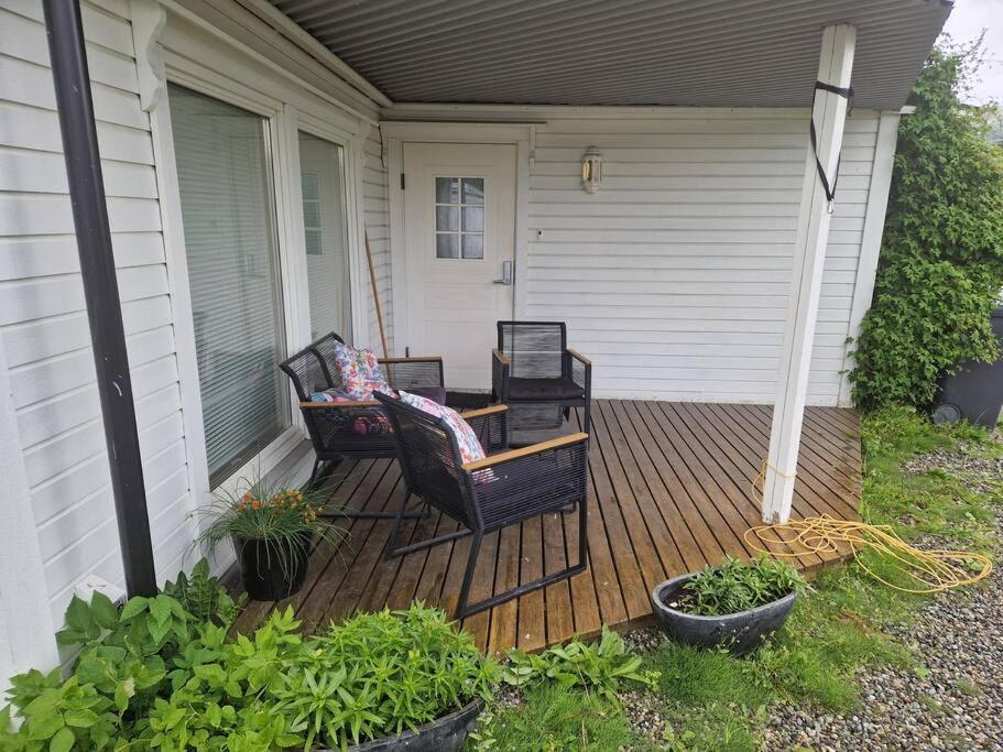 3 Bedroom - Free Parking Apartment *