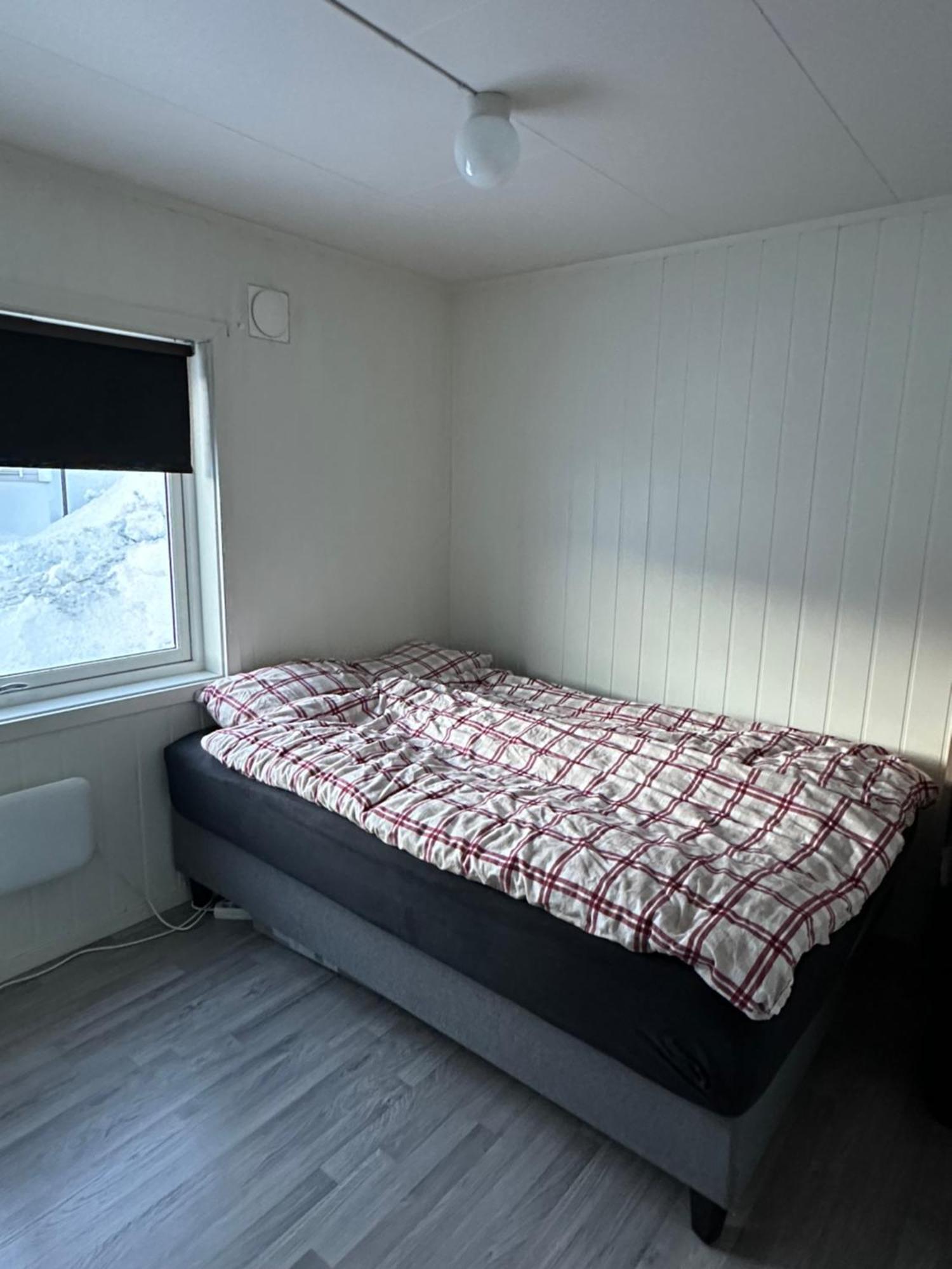 3 Bedroom In Centre Of Apartment *