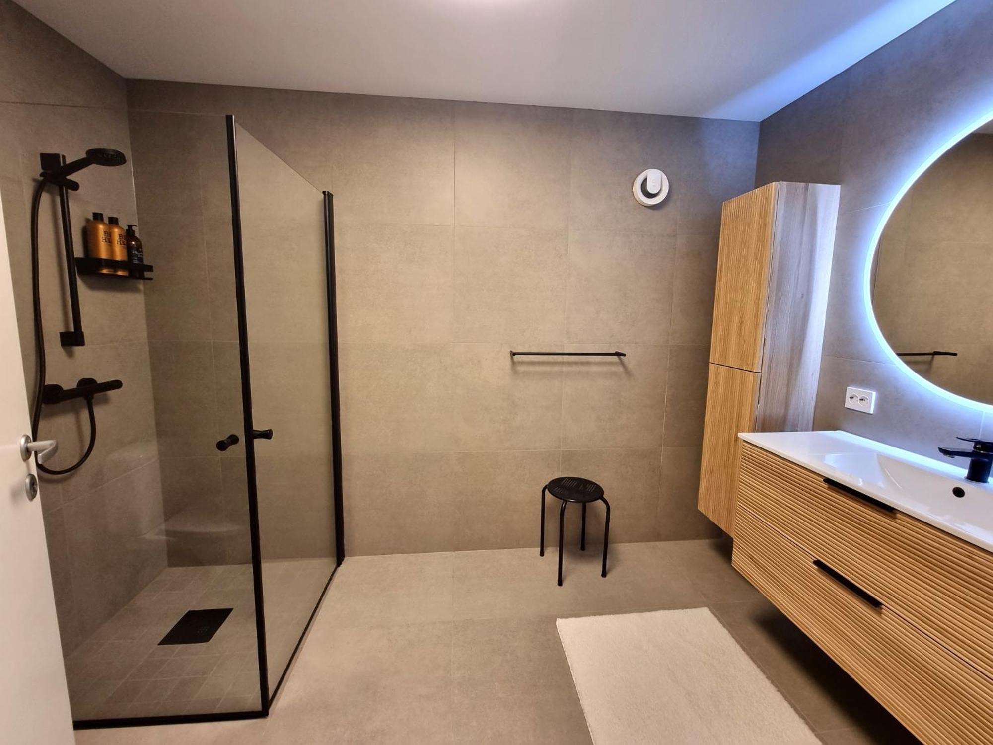 New Renovated Near The Airport With 3 Double Beds Leilighet *