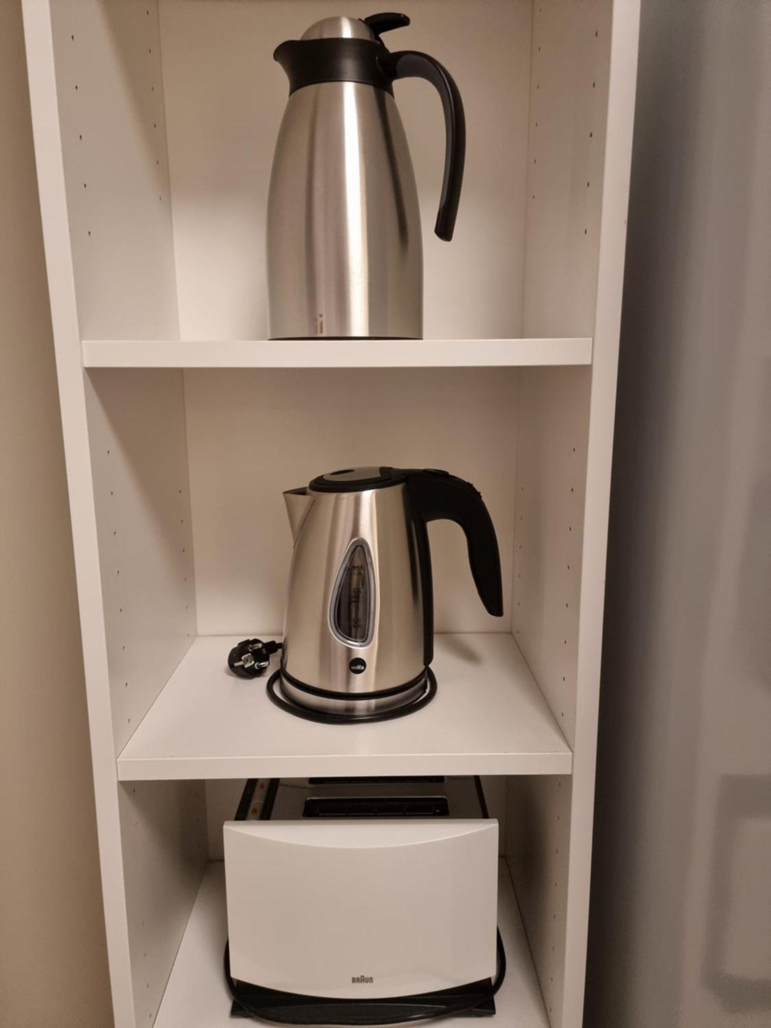 New Renovated Near The Airport With 3 Double Beds