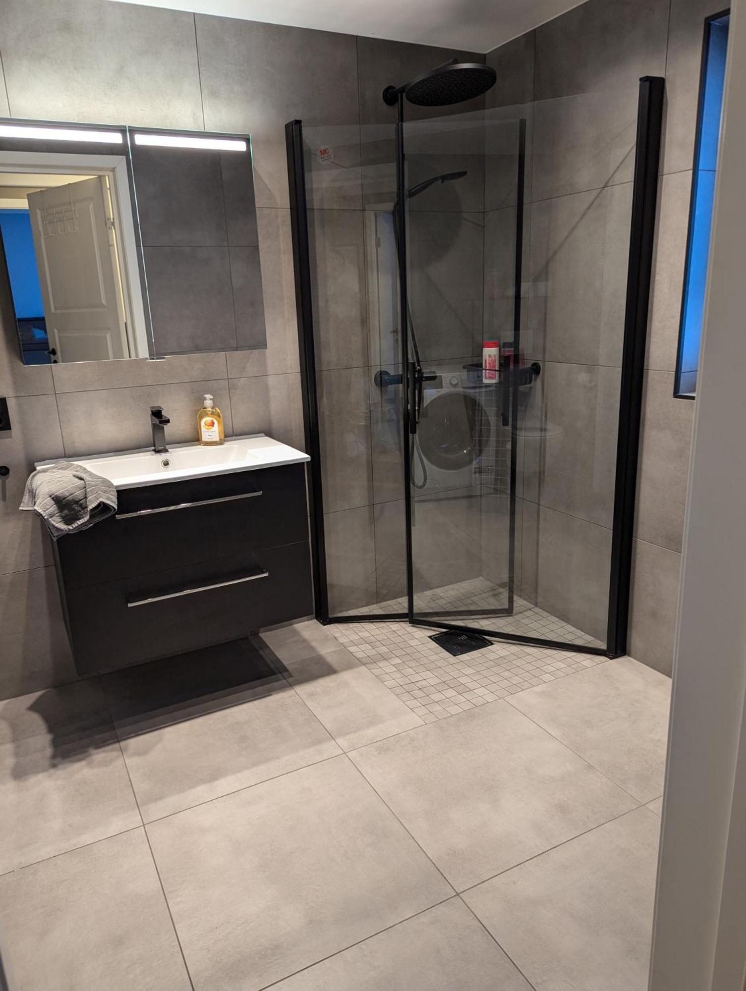 Apartment And Spacious In A Quiet Area *