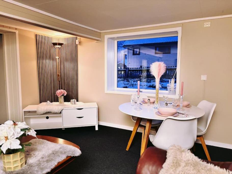 Koselig Og Sentralt Blant Lokalbefolkningen - Netflix - Parkering Apartment Tromso