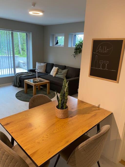 With Free Parking Near Trail Apartment *