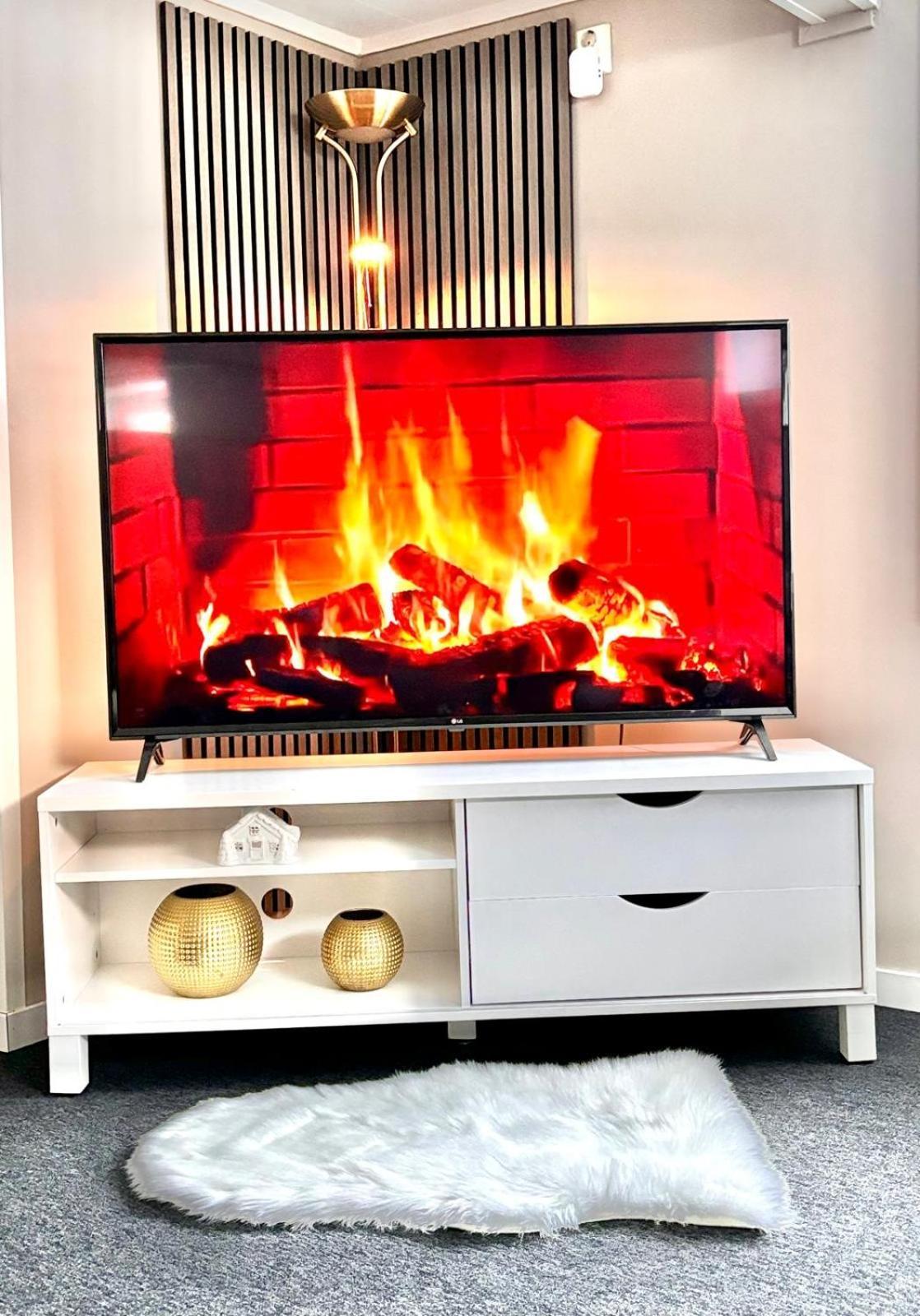 Koselig Og Sentralt Blant Lokalbefolkningen - Netflix - Parkering Apartment *