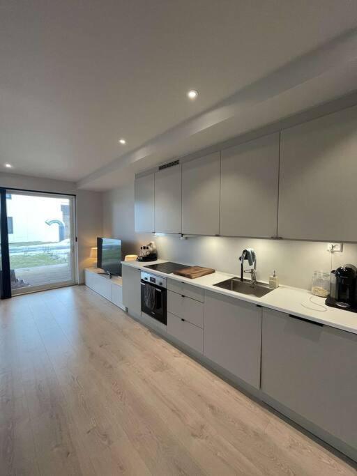 Modern Luxury Apartment, Two Bedrooms And Two Big Beds