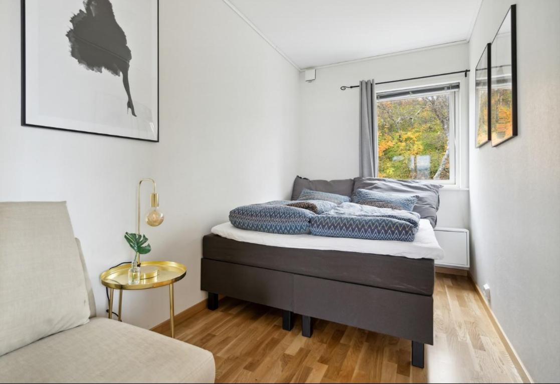 Apartment Fin Leilighet Med En Nydelig Sjoutsikt Og Fjell *