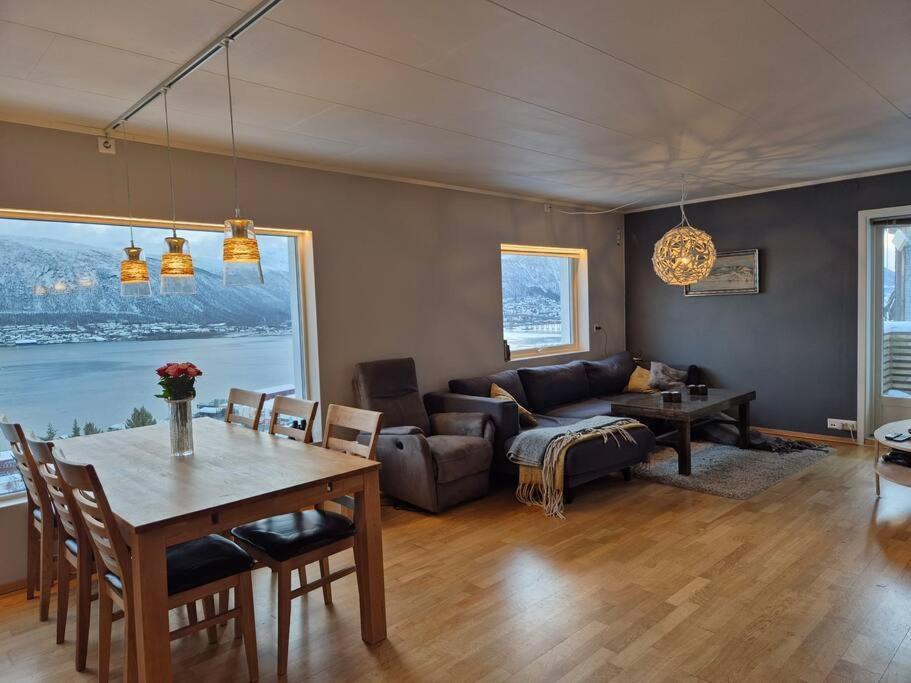 Apartment Stor Naert Sentrum Med Nydelig Utsikt! Tromso