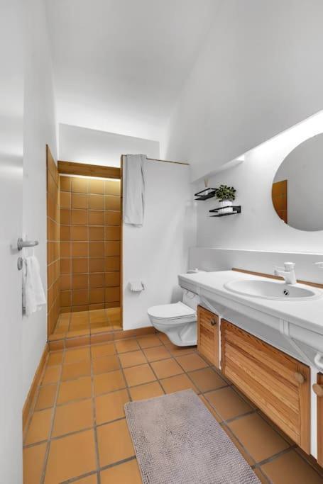 Elegant 4br With Great Views And Location Villa *