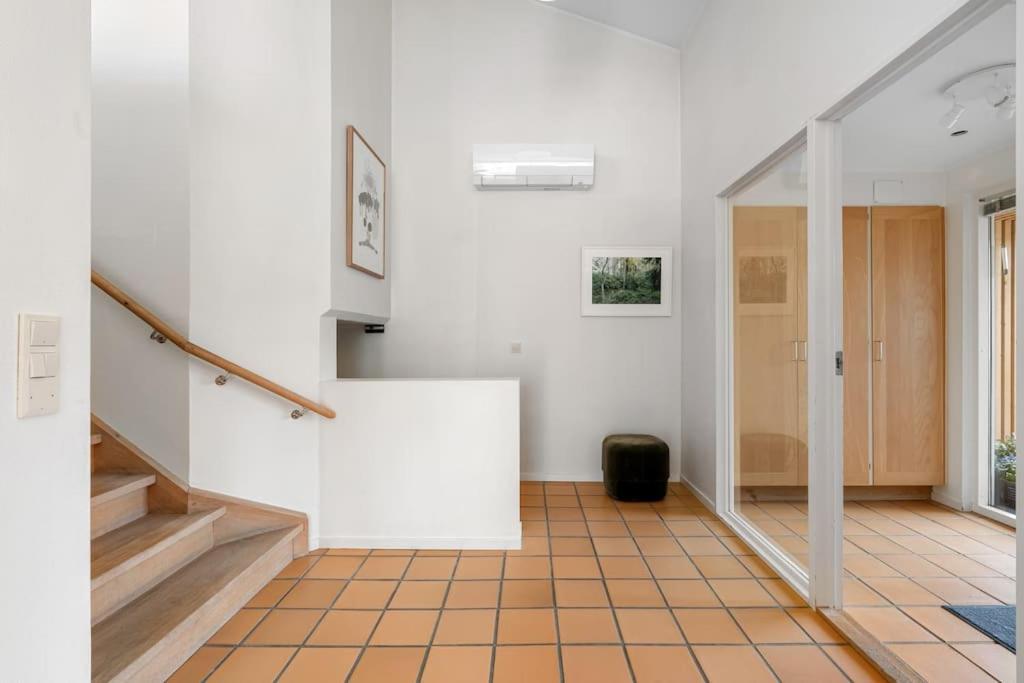 Elegant 4br With Great Views And Location *