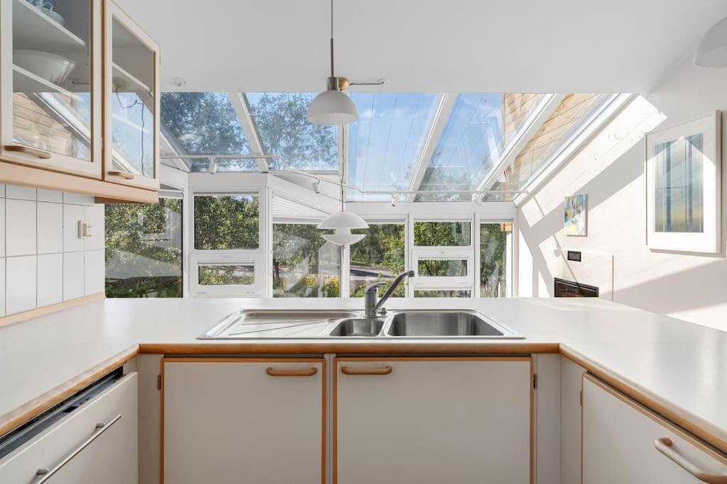 Elegant 4br With Great Views And Location Villa