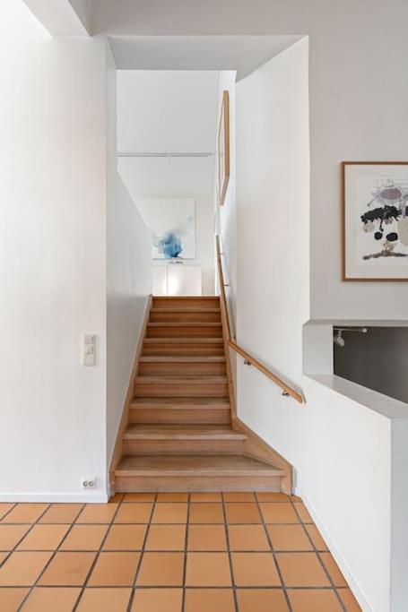 Elegant 4br With Great Views And Location *