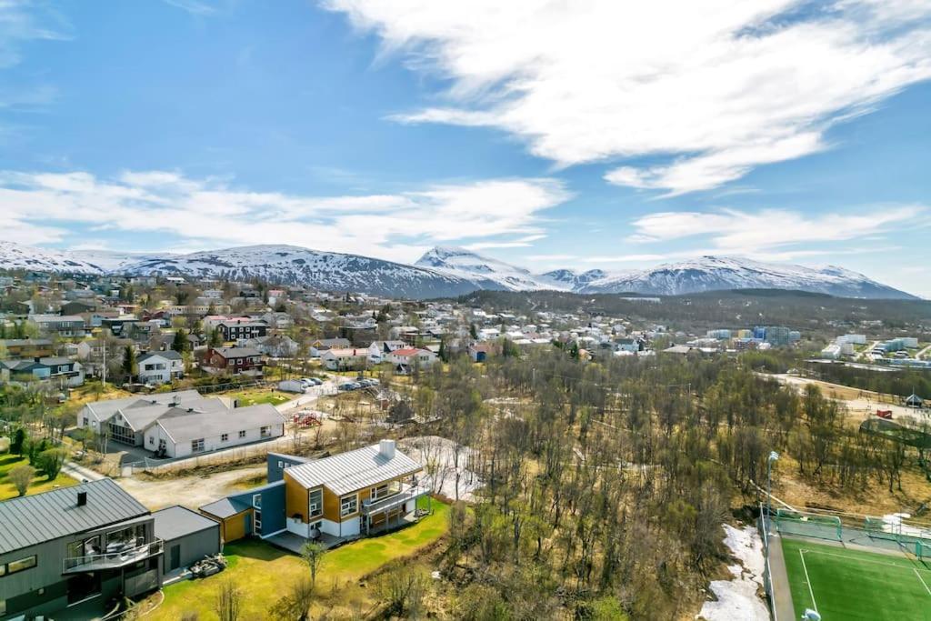 Elegant 4br With Great Views And Location Villa *