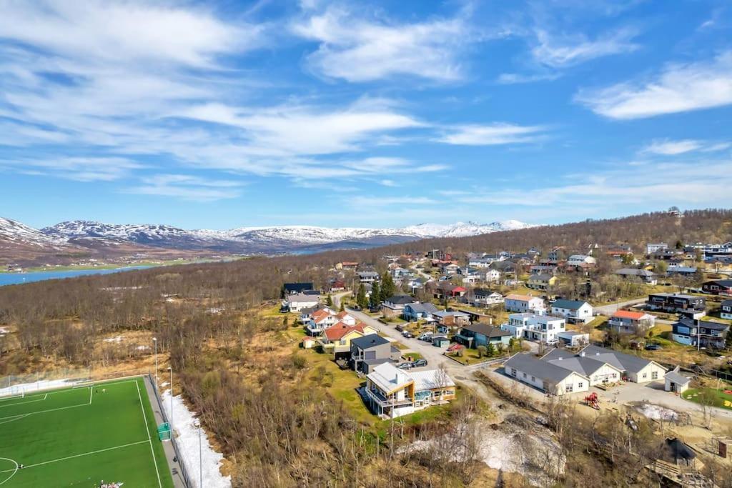 Villa Elegant 4br With Great Views And Location Tromso