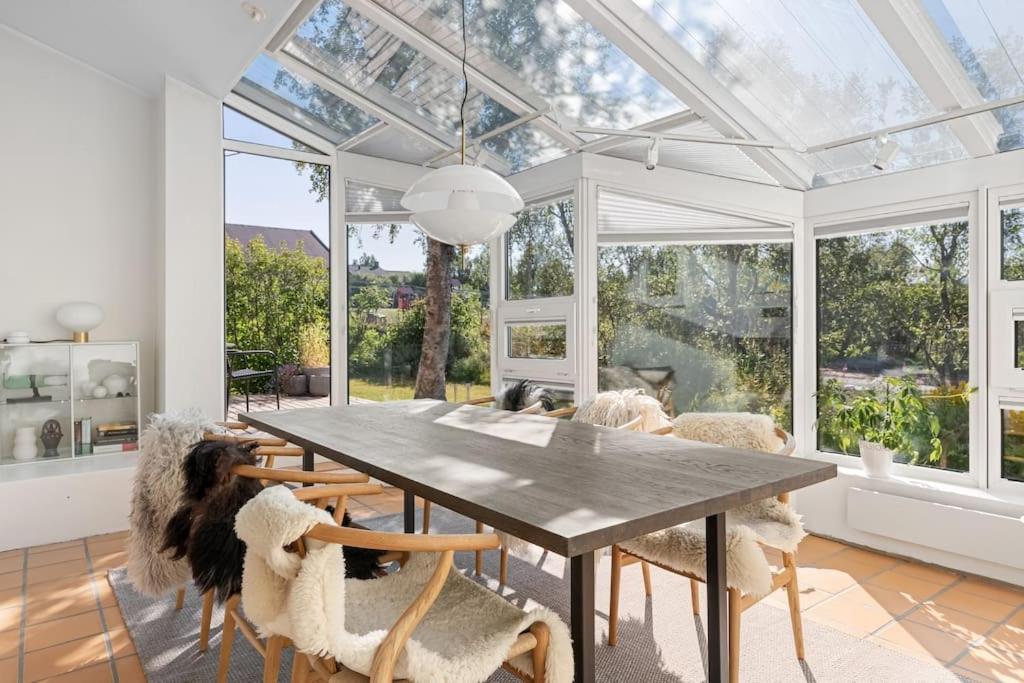 Villa Elegant 4br With Great Views And Location