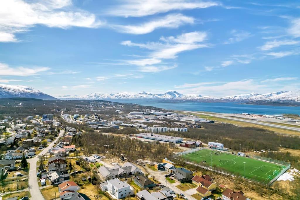 Elegant 4br With Great Views And Location *