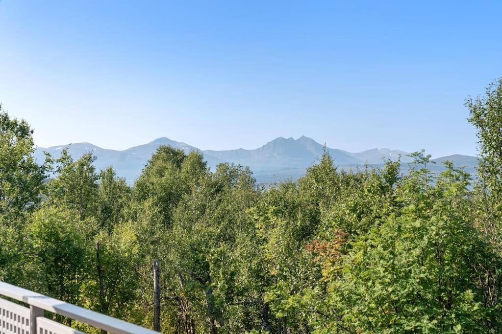 Elegant 4br With Great Views And Location Villa