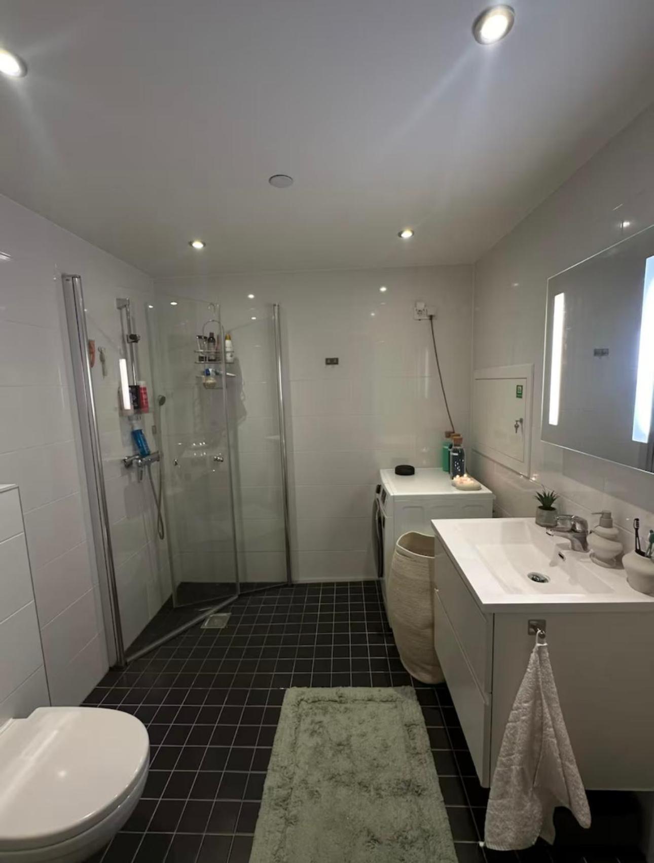 Two-bedroom Apartment, Free Parking, Perfect For Exploring Apartment