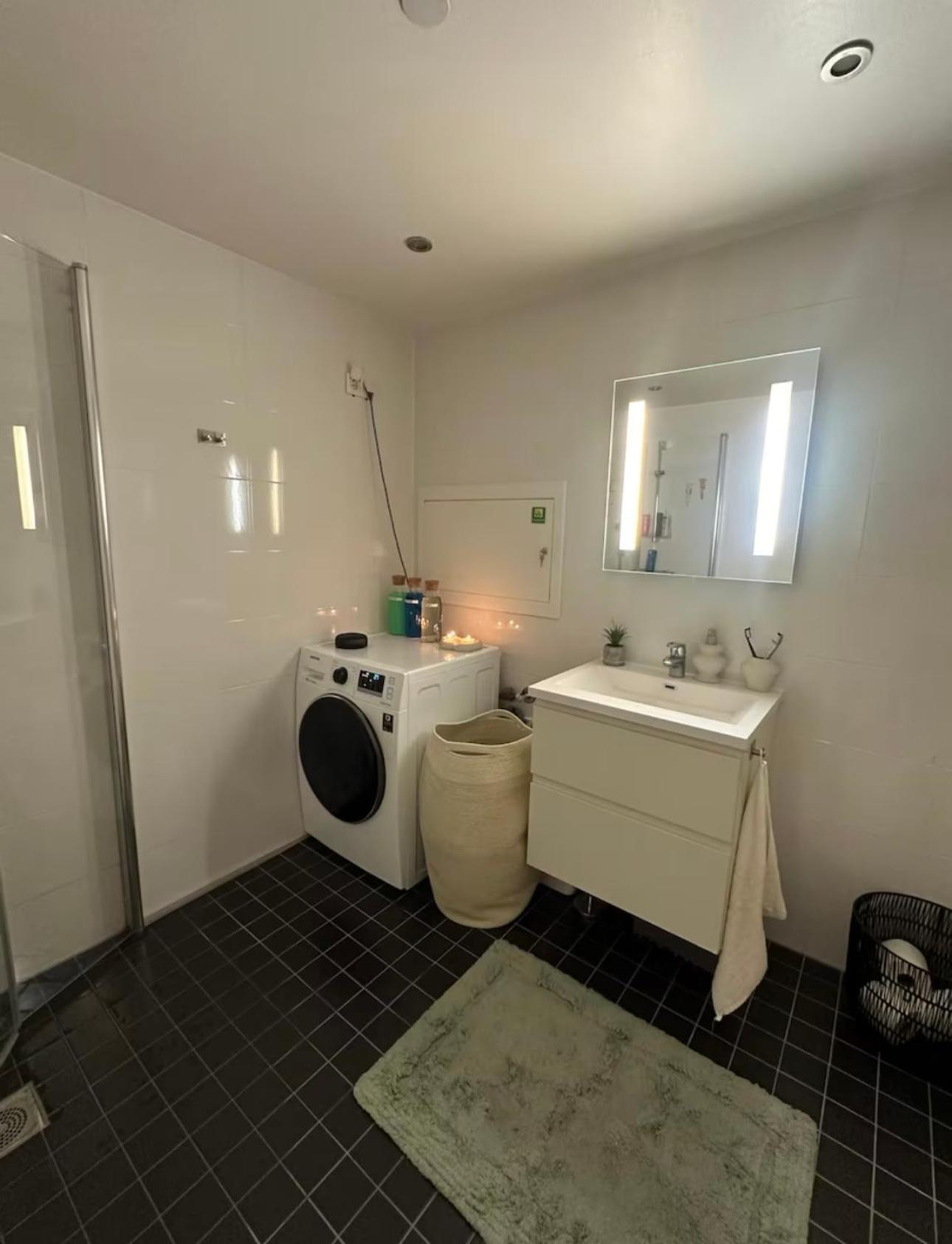 Two-bedroom Apartment, Free Parking, Perfect For Exploring Apartment *