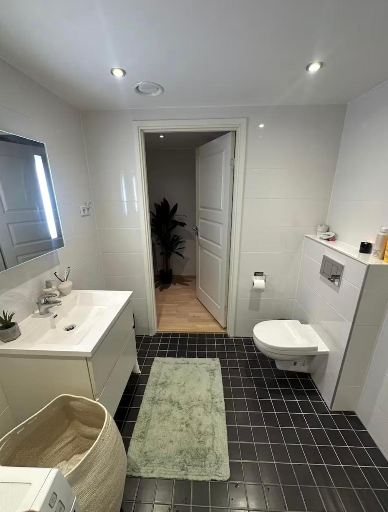 Two-bedroom Apartment, Free Parking, Perfect For Exploring