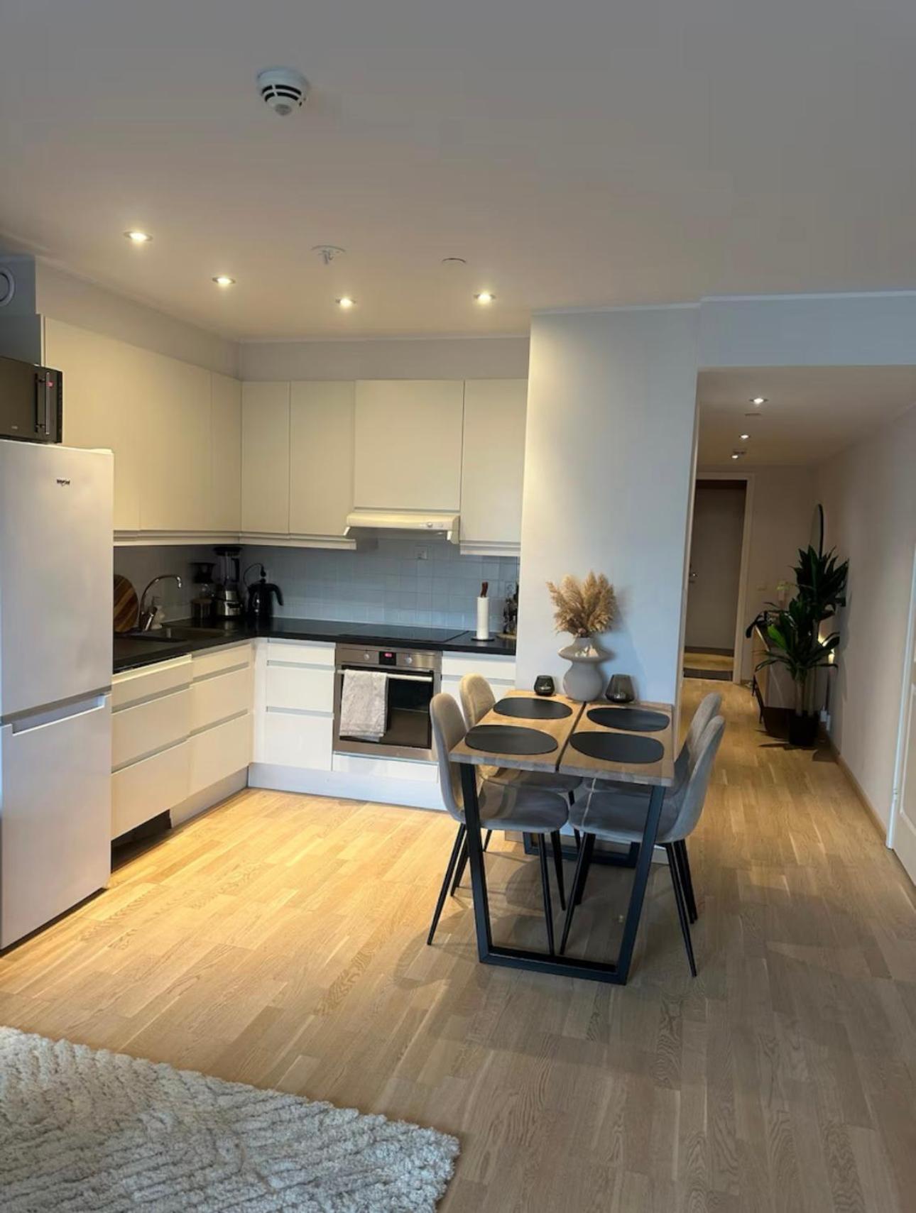 Apartment Two-bedroom Apartment, Free Parking, Perfect For Exploring *