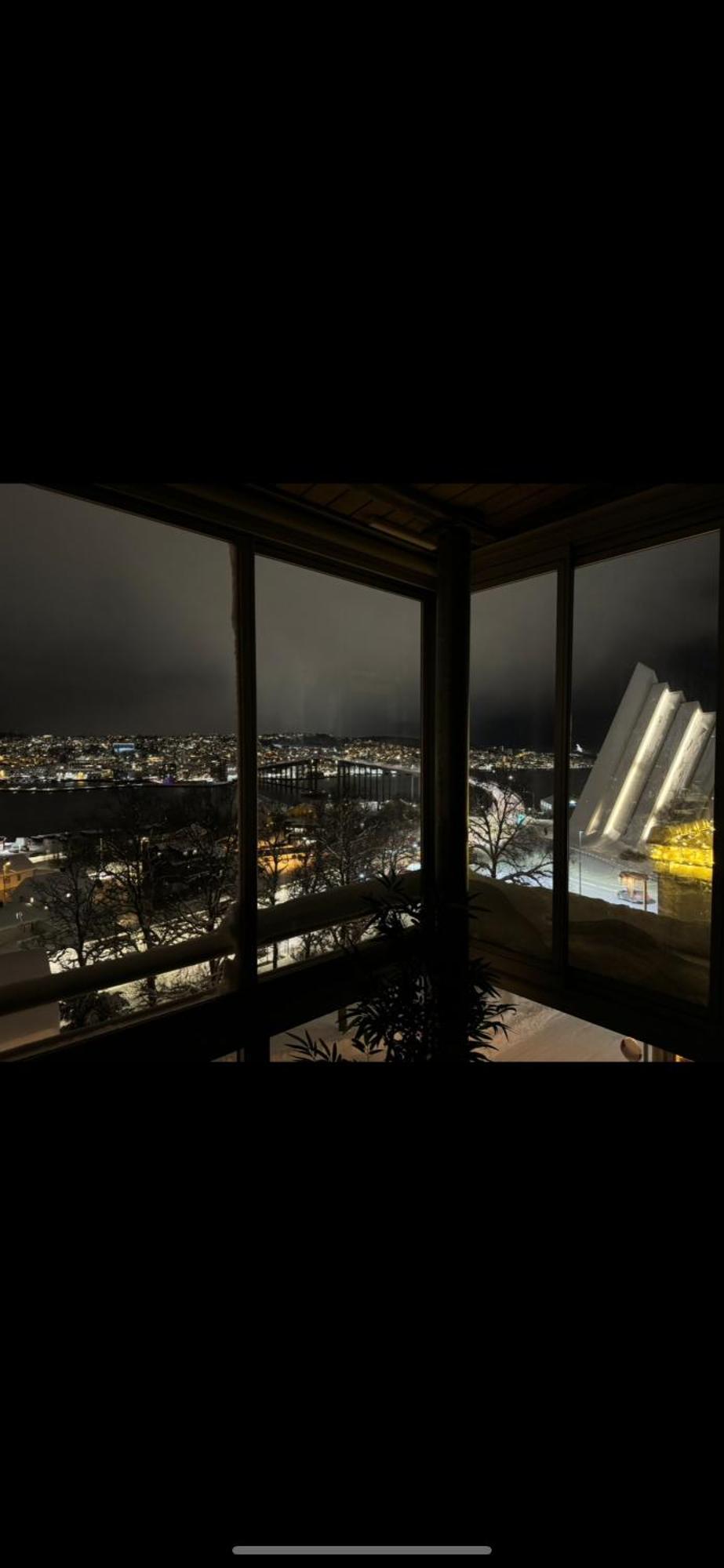 Close To Major Attractions Apartment *