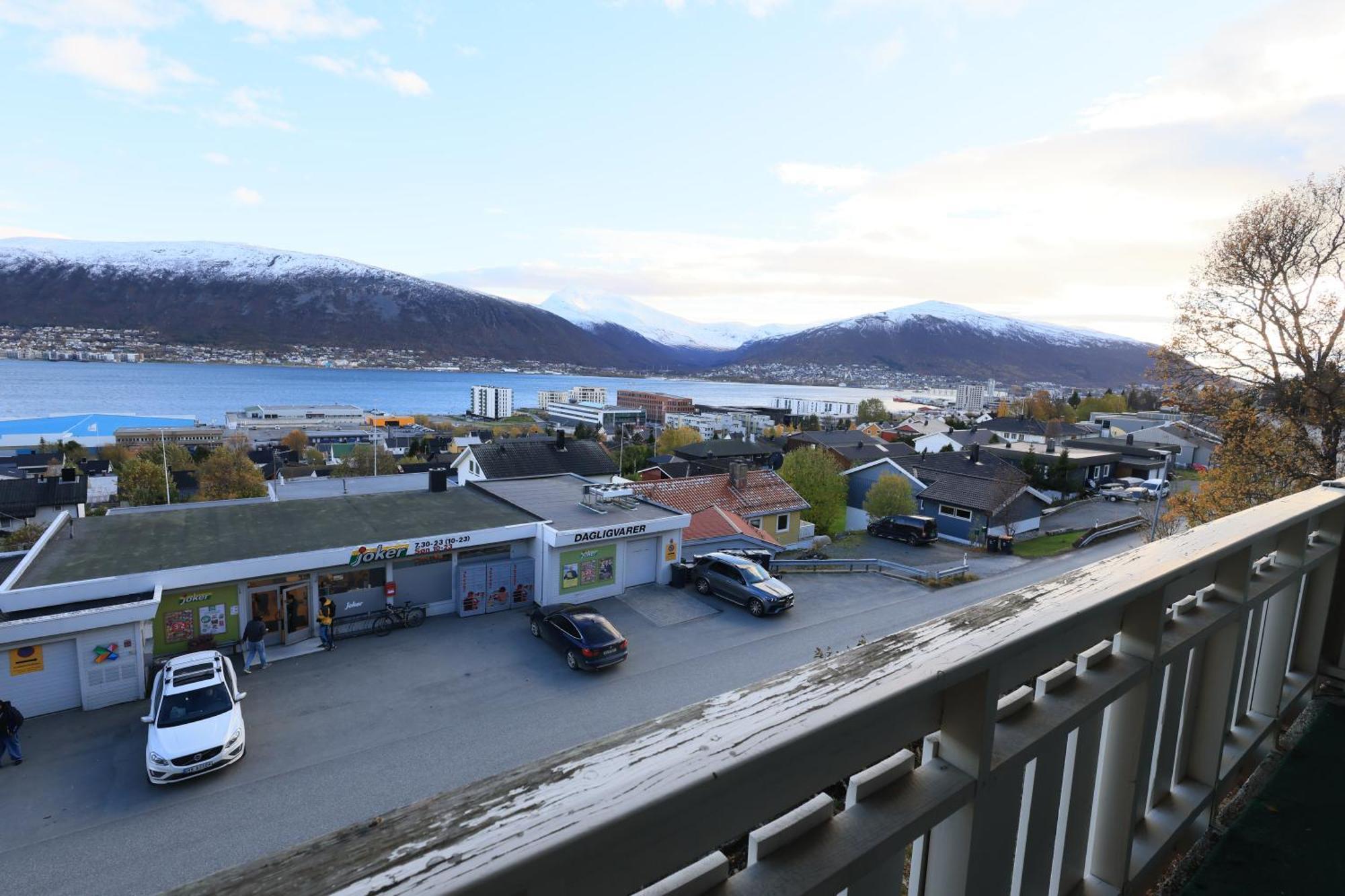 Great View From Living And Balcony Apartment Tromso