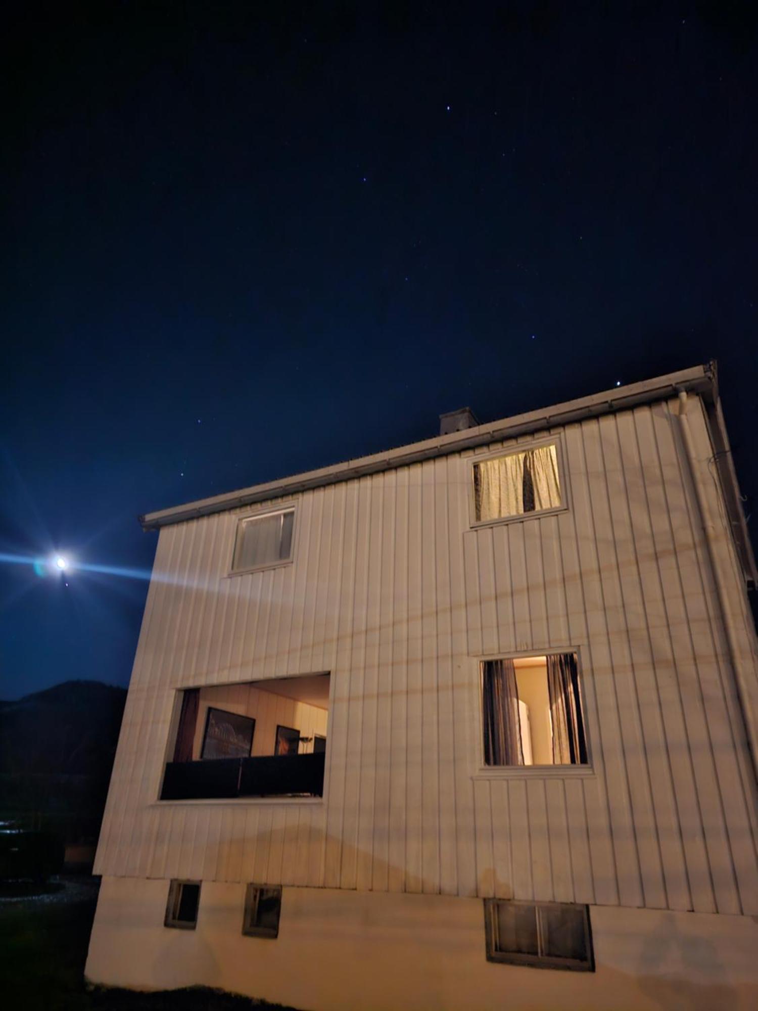 Tonsvik Enebolig Ferienhaus *