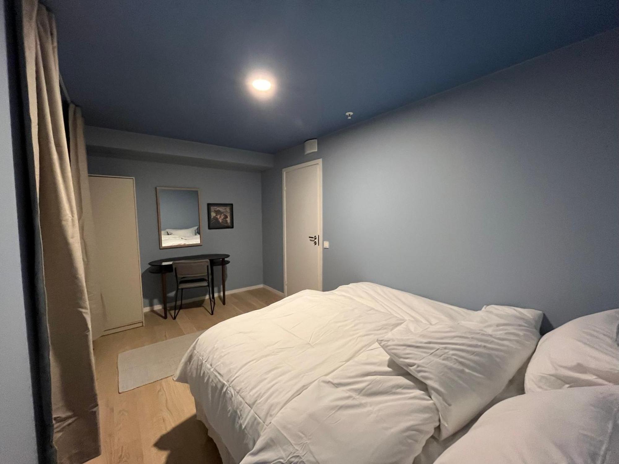 Modern Apartment *