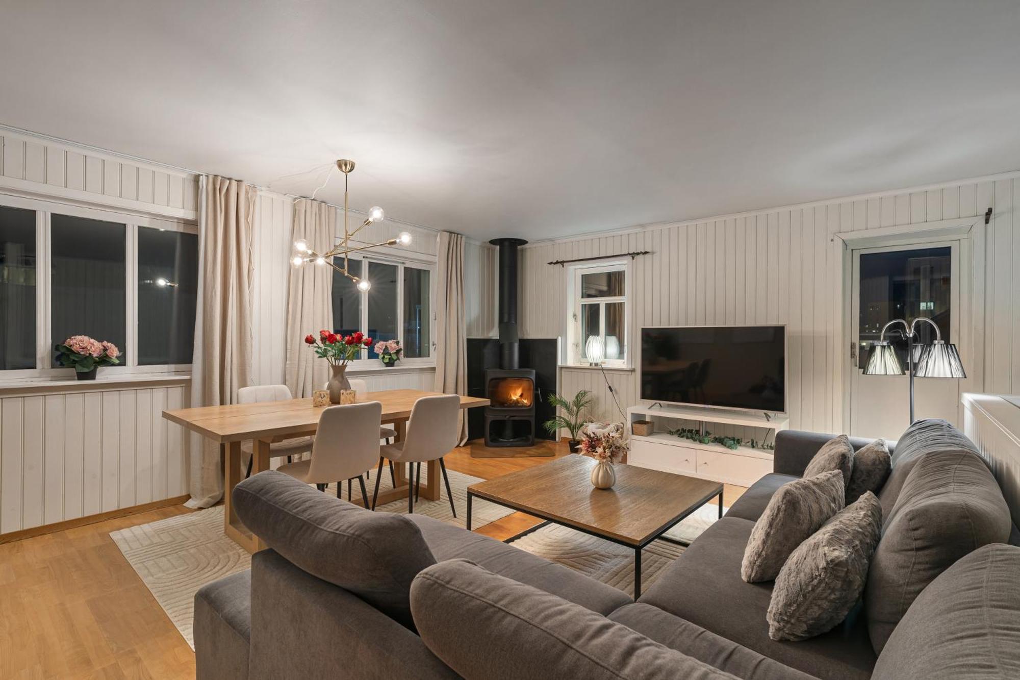 Cozy City Top-floor Apt *
