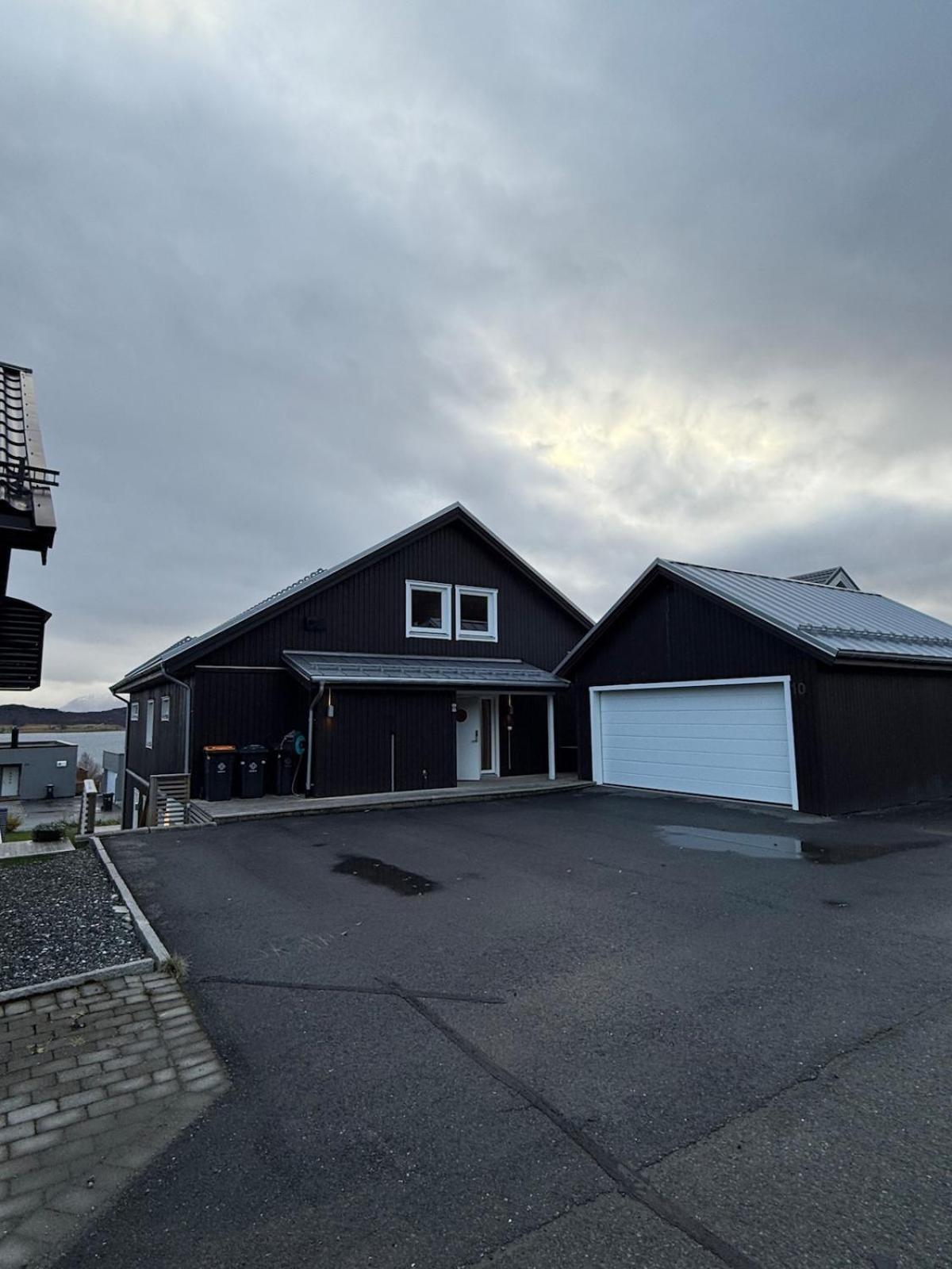 Polar Fjord Mansion *