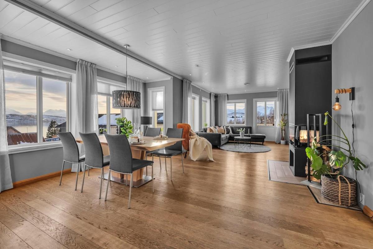 Spacious Perfect For Aurora Spotting, Free Parking Villa