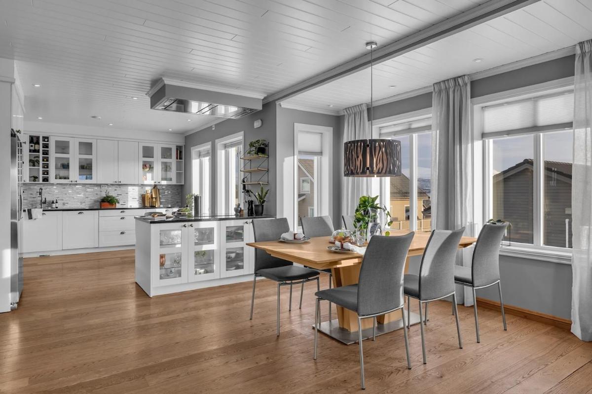 Spacious Perfect For Aurora Spotting, Free Parking Villa
