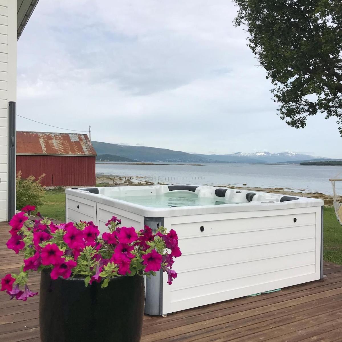 Marisletta Farm - House By The Sea Holiday home Tromso