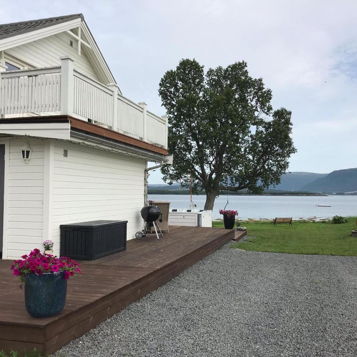Marisletta Farm - House By The Sea Holiday home Tromso