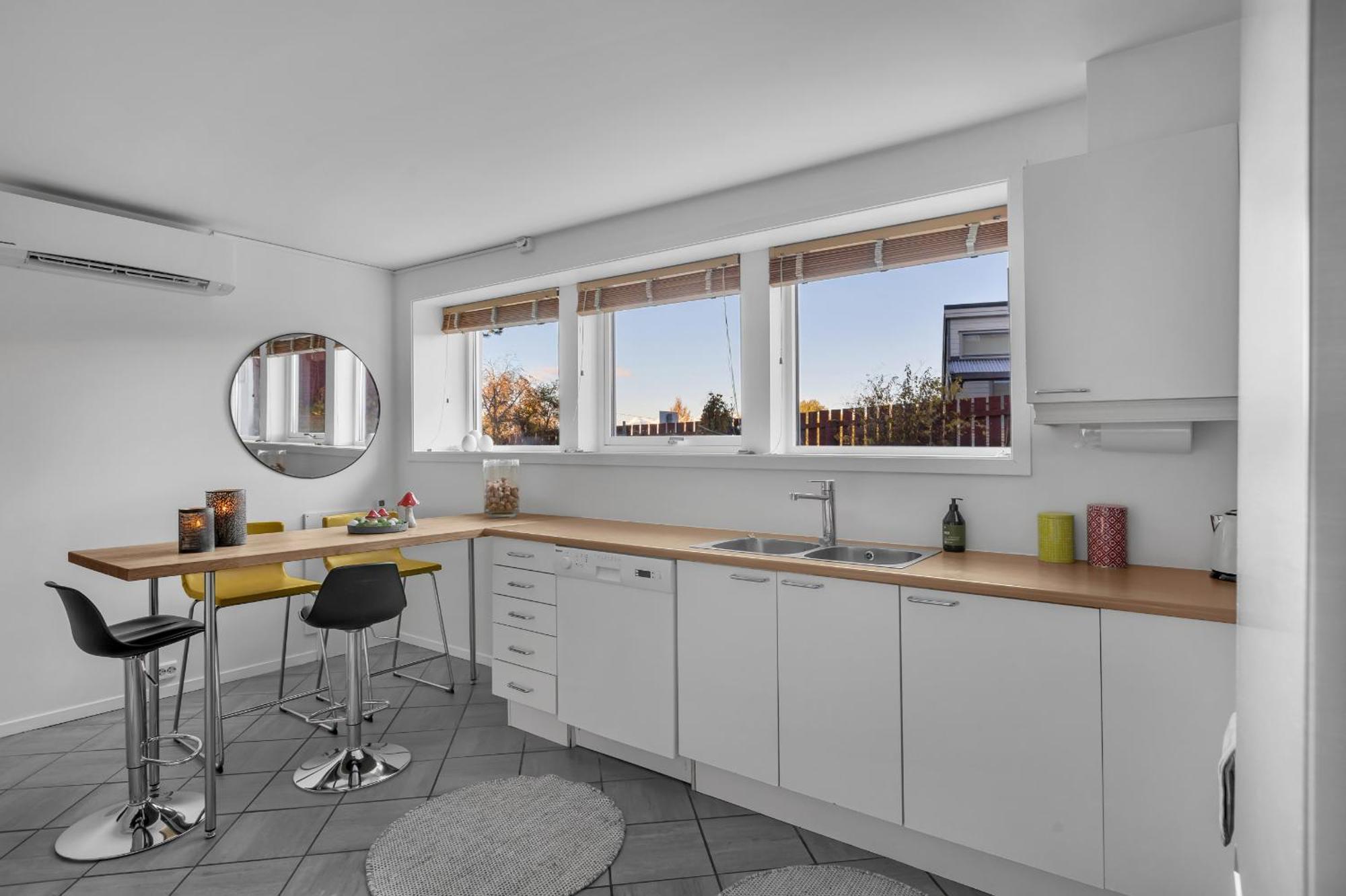 Stormly - Modern 1bed With Sofabed In Quiet Area Apartment