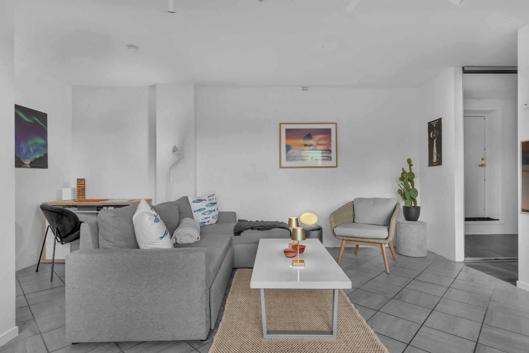 Apartment Stormly - Modern 1bed With Sofabed In Quiet Area