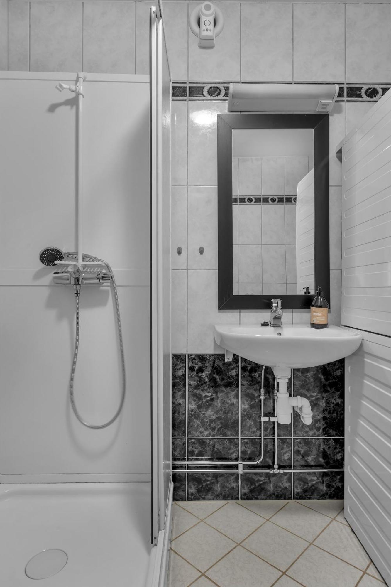 Stormly - Modern 1bed With Sofabed In Quiet Area *