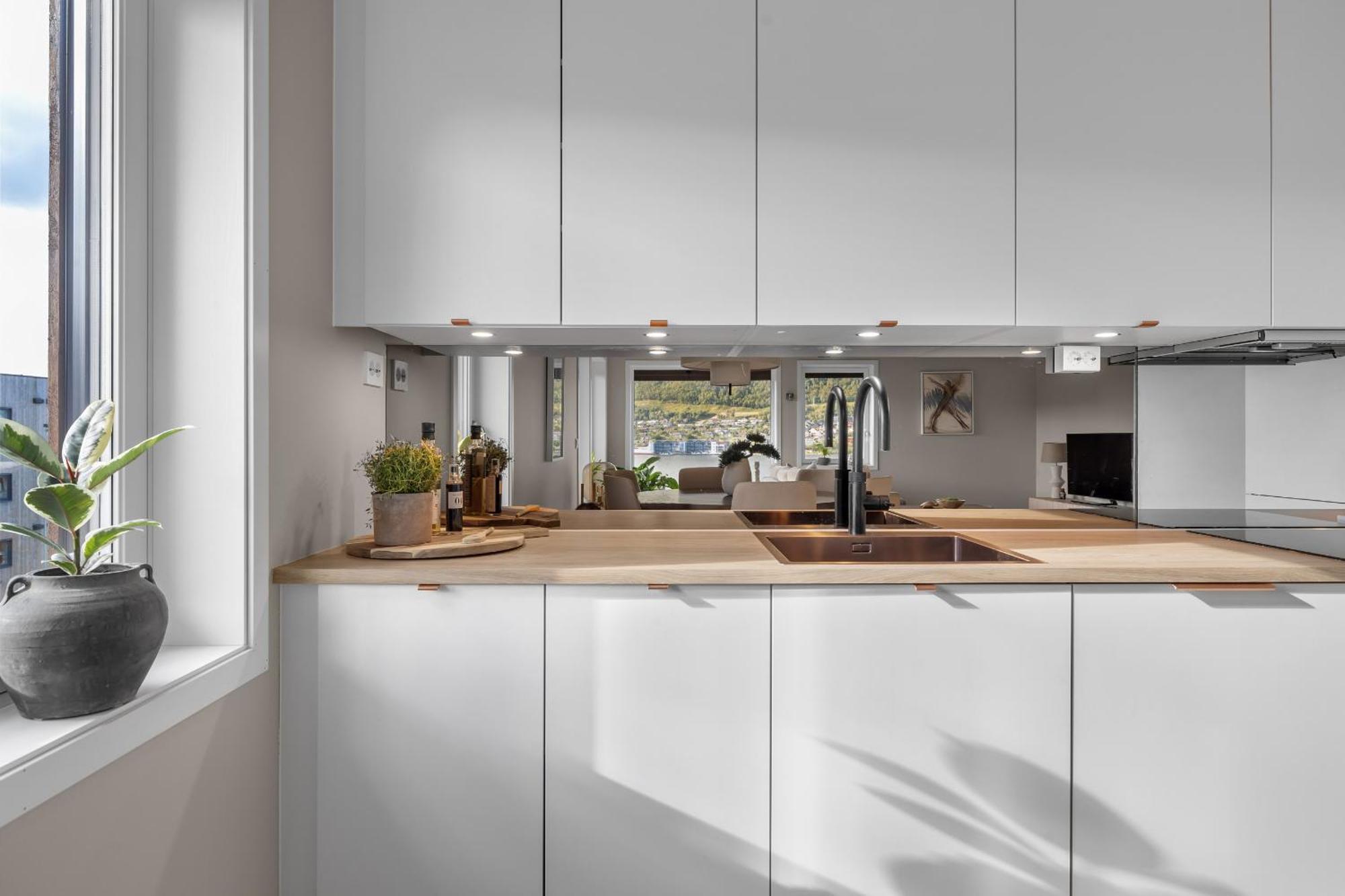 Penthouse With Spectacular Views And Two Balconies Apartment