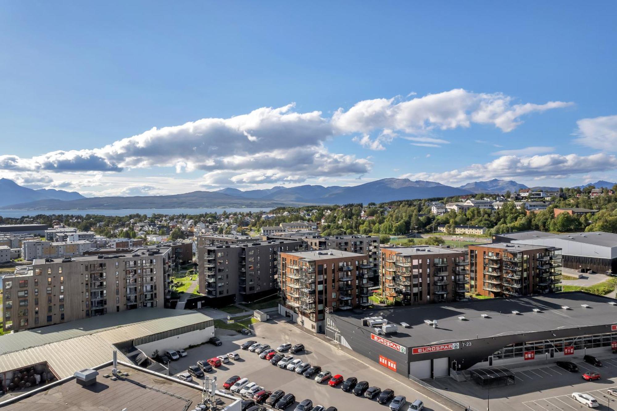 Penthouse With Spectacular Views And Two Balconies *