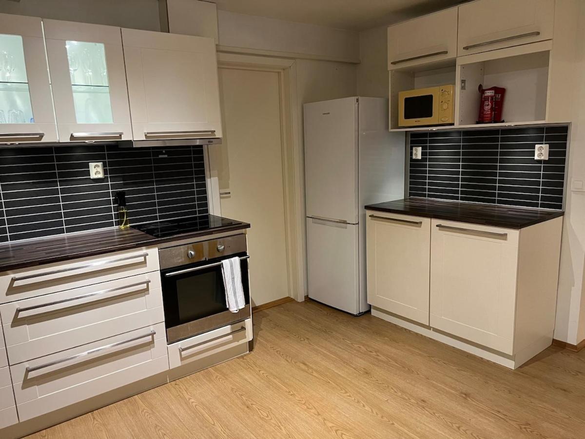Spacious Apartment- Walking Distance To Citycenter Apartment