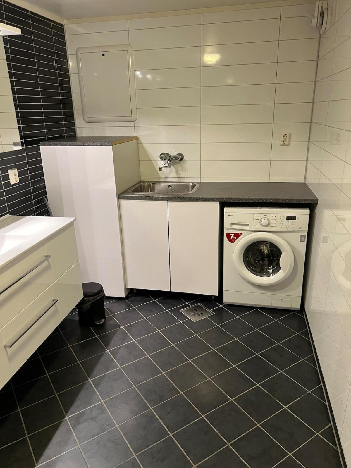 Spacious Apartment- Walking Distance To Citycenter *