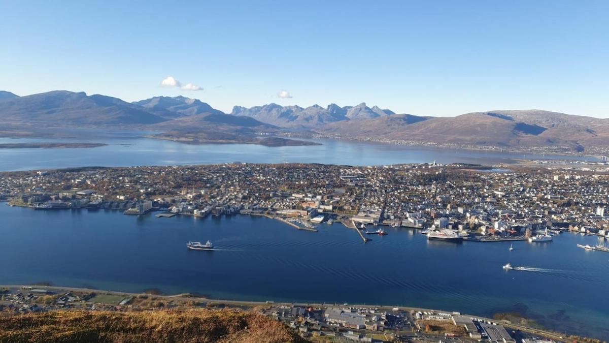 Cozy With Free Parking And Barbecue Area Apartment Tromso