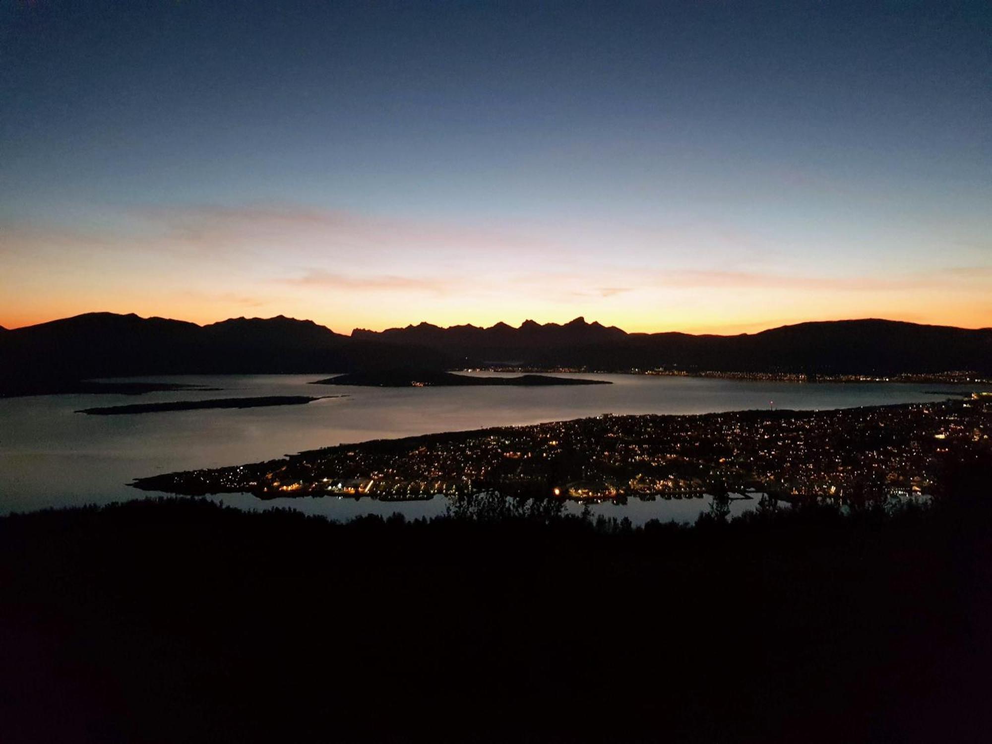 Cozy Close To The And The Mountains Apartment Tromso