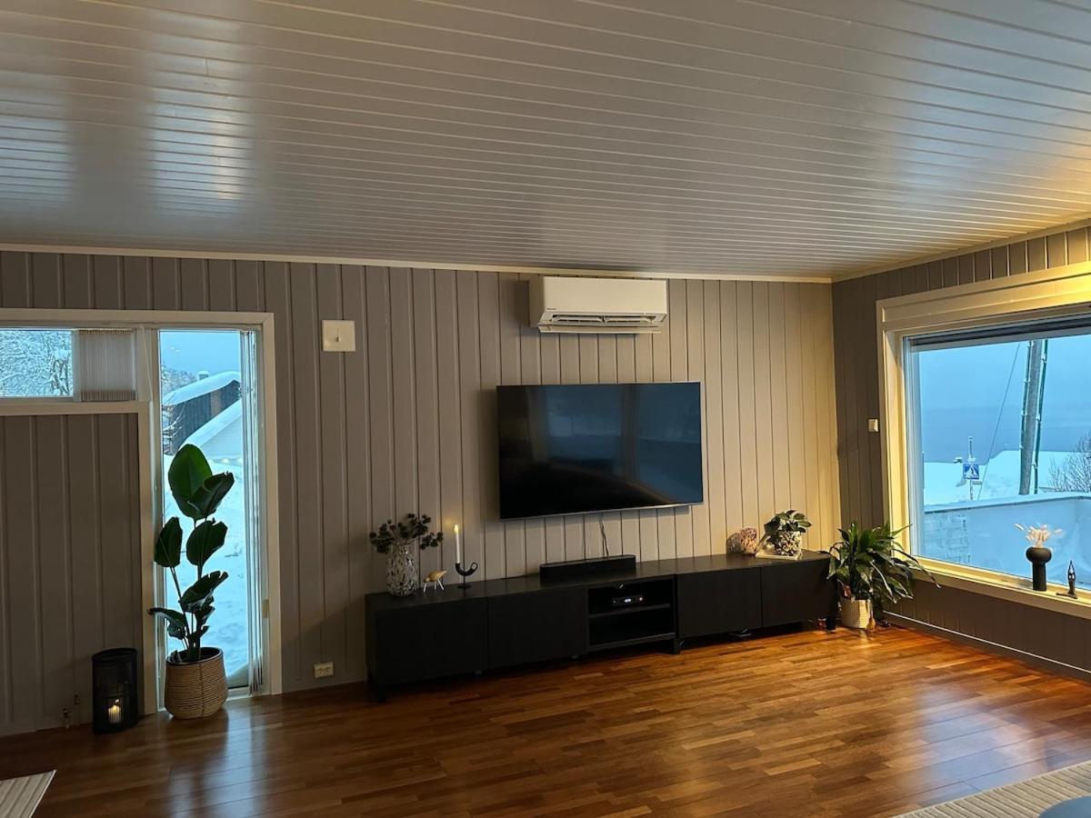 With 4 Bedrooms Villa Tromso