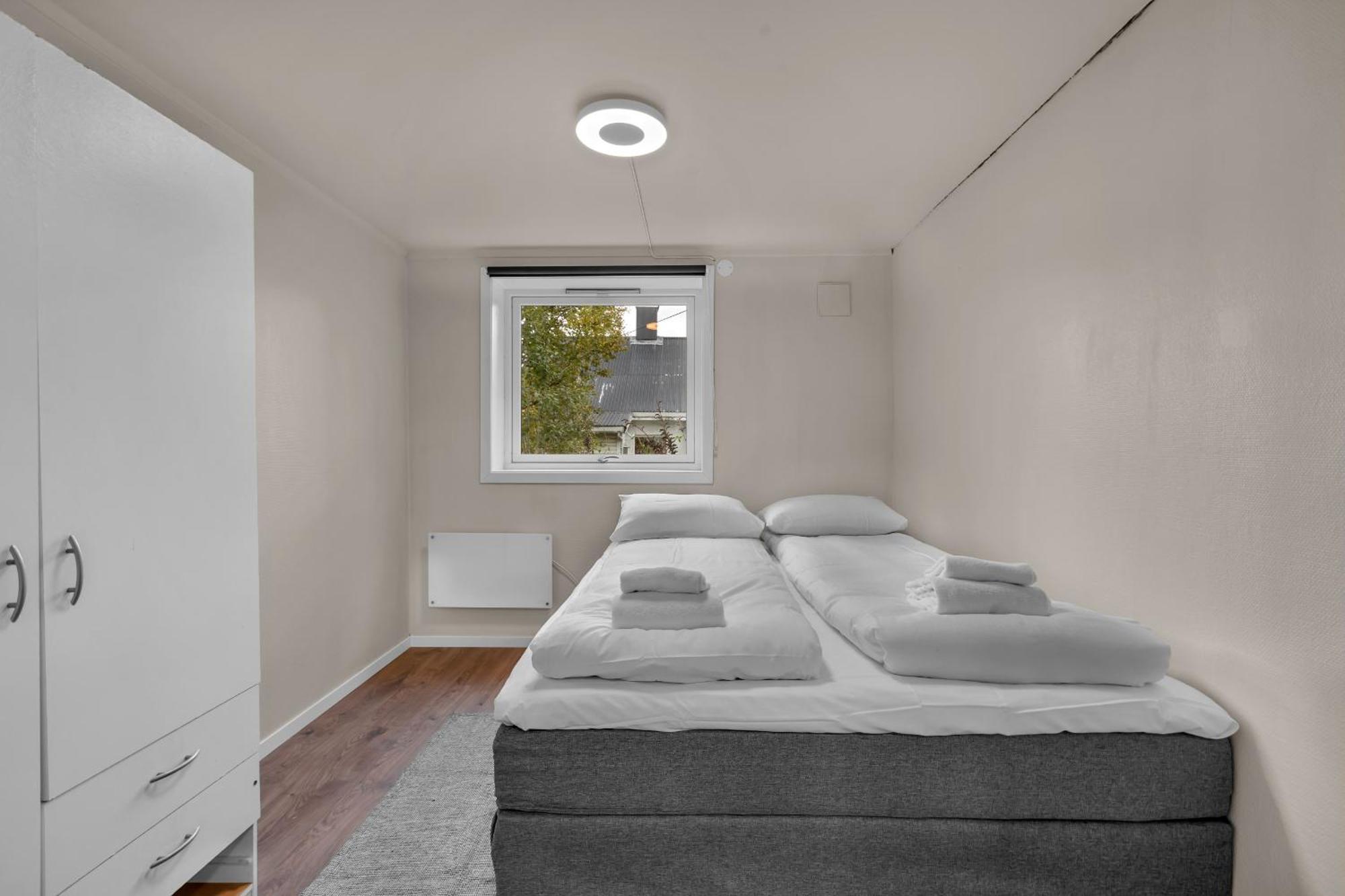 Stort Hus Med Mange Soverom Sentralt I