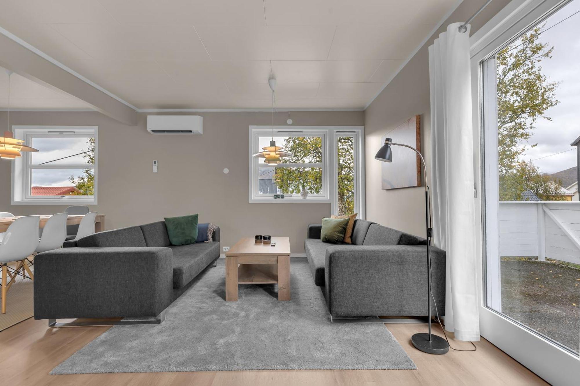 Stort Hus Med Mange Soverom Sentralt I Holiday home