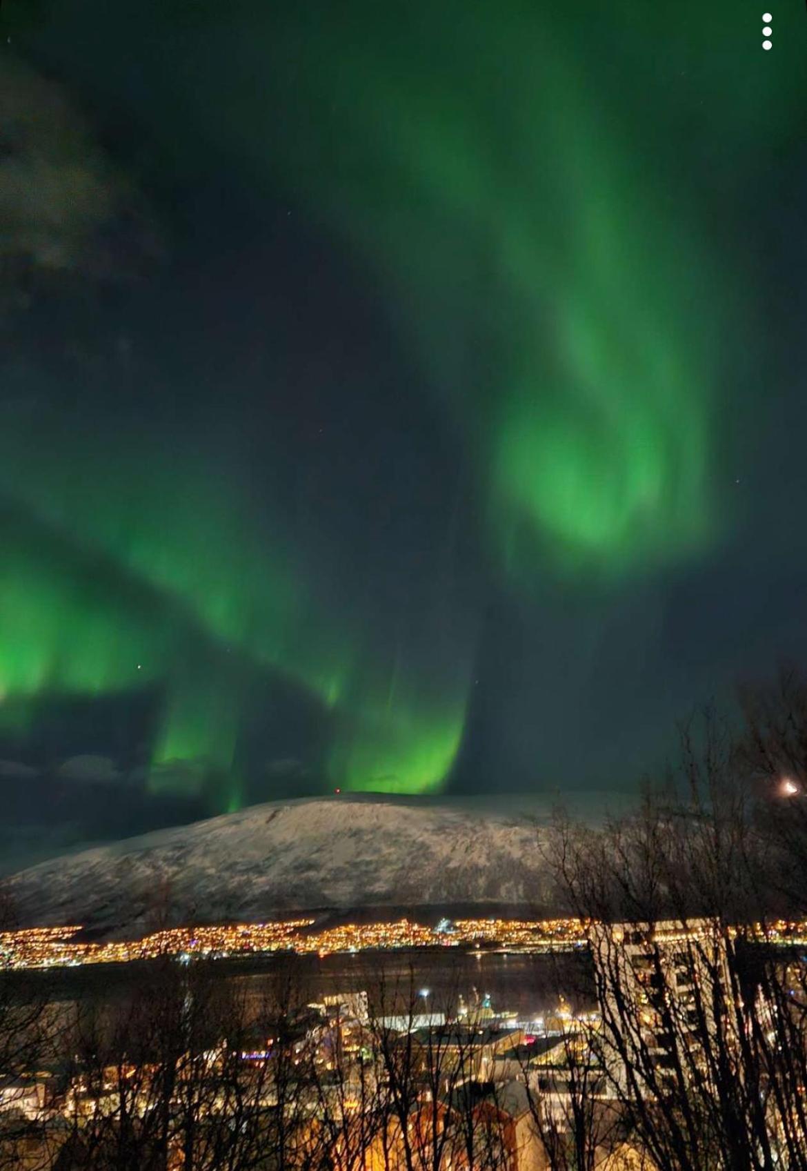 Downtown With Queensize Bed And Parking * Tromsø